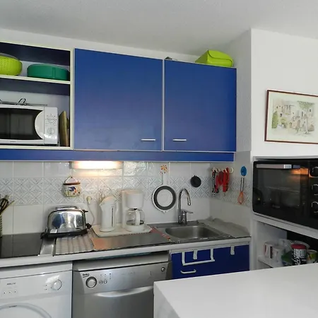 Apartment T2 Avec Coin Nuit, Piscine, Parking Securise, Proche - - Fr-1-251-743