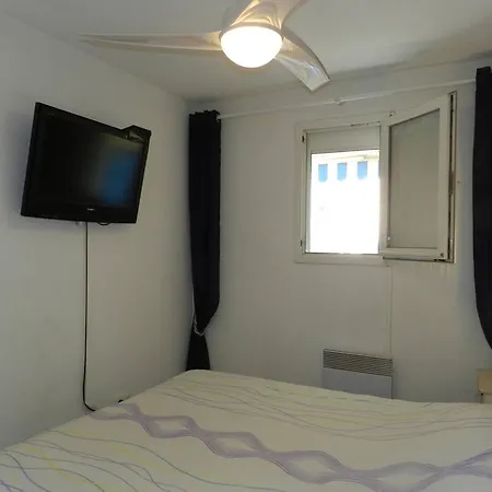 T2 Avec Coin Nuit, Piscine, Parking Securise, Proche - - Fr-1-251-743 Apartment Le Lavandou