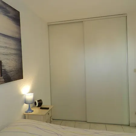 Apartment T2 Avec Coin Nuit, Piscine, Parking Securise, Proche - - Fr-1-251-743 *